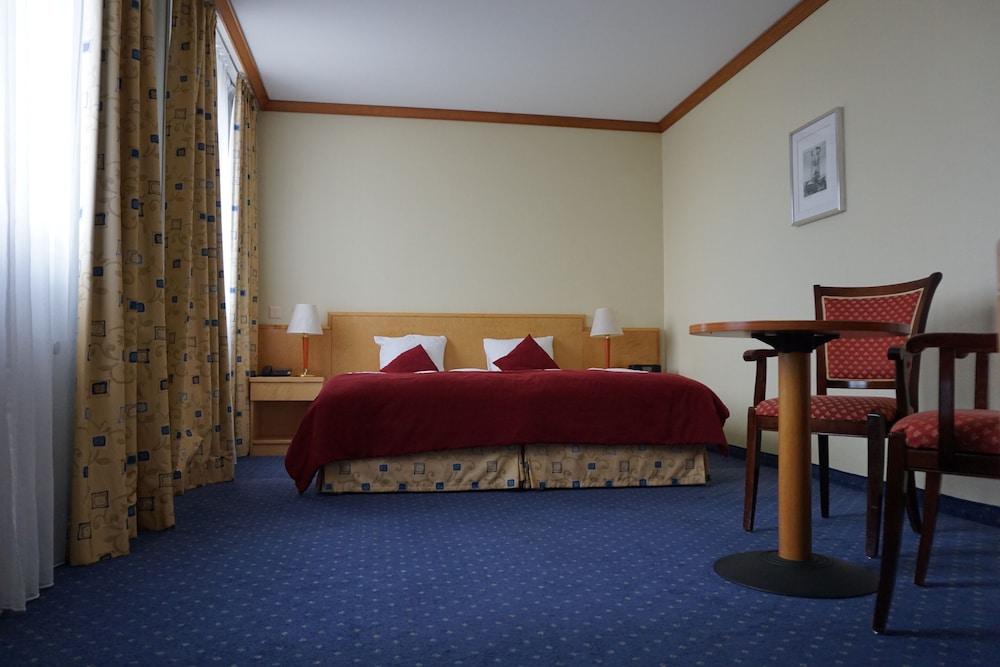 Hotel Rallye & Entrees Aux Bains De La Gruyere Bulle ภายนอก รูปภาพ