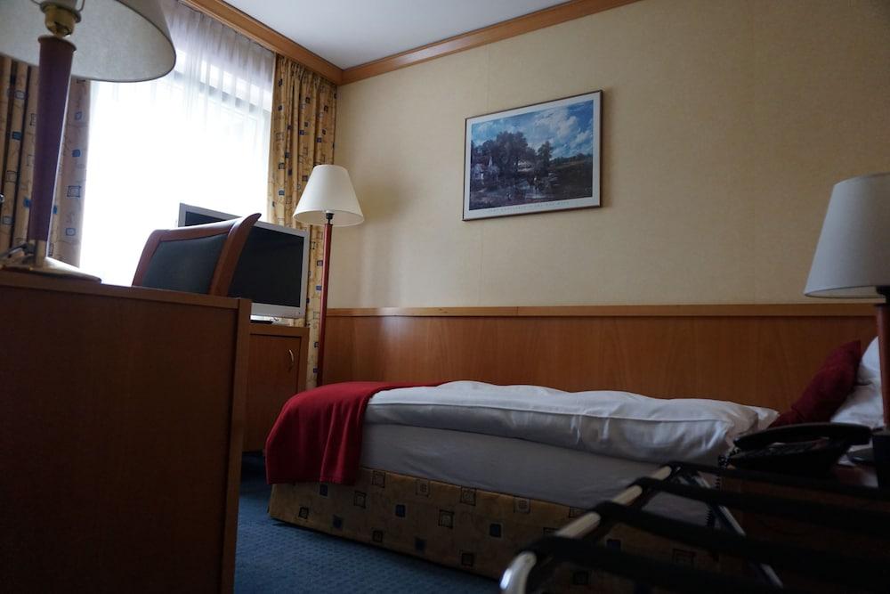 Hotel Rallye & Entrees Aux Bains De La Gruyere Bulle ภายนอก รูปภาพ
