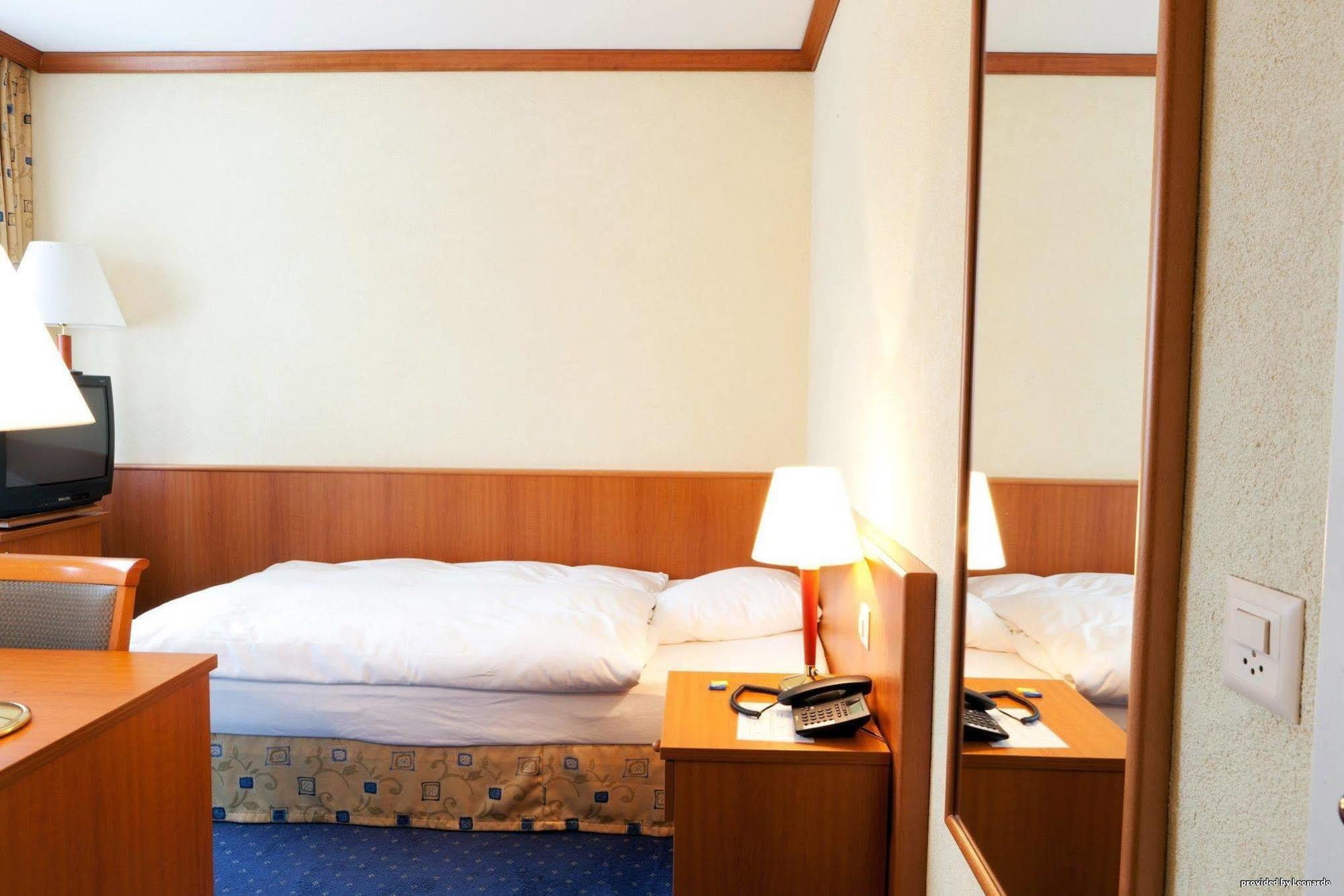 Hotel Rallye & Entrees Aux Bains De La Gruyere Bulle ภายนอก รูปภาพ